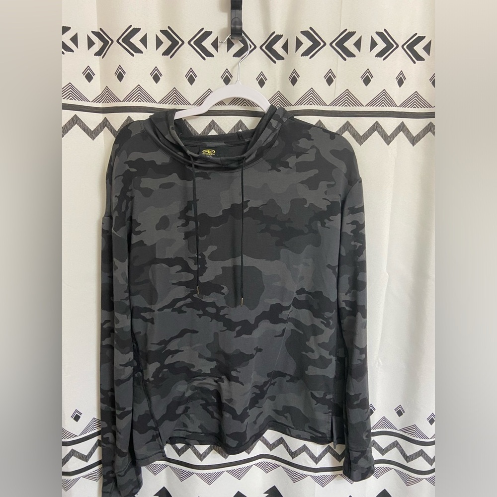 Athletic lightweight camouflage hoodie size 8-10